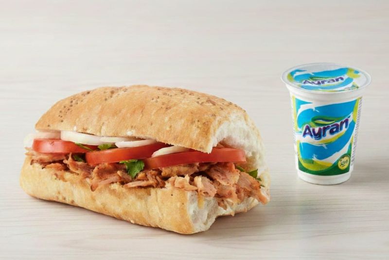 Yarım Ekmek Tavuk Döner ve Ayran offer