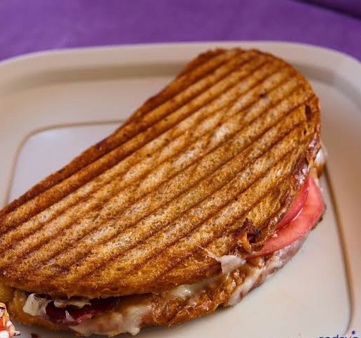 Sucuklu Kaşarlı menu item